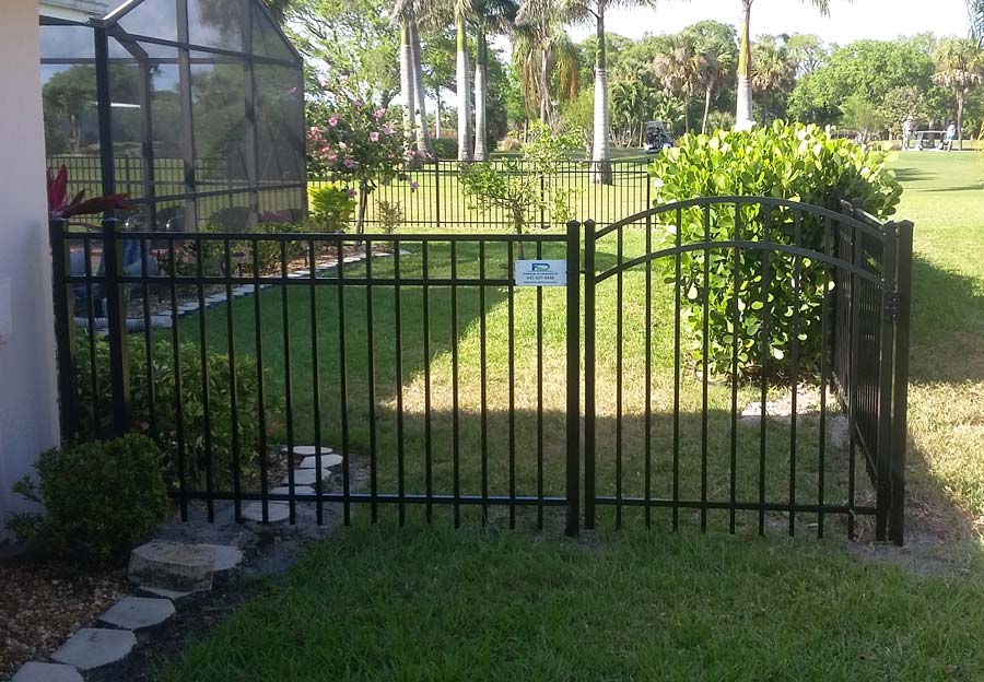 Discover the beauty and functionality of aluminum fences at Fence Dynamics of Ocala. Project 1